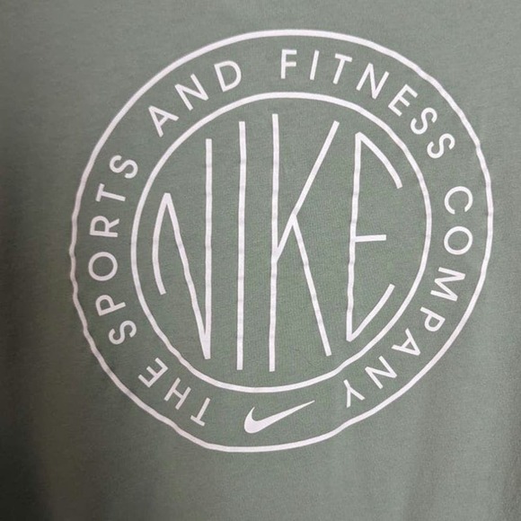 The Nike Tee Women's Size 2X Green Long Sleeved Round Neck Graphic Athletic 2X - Picture 3 of 5